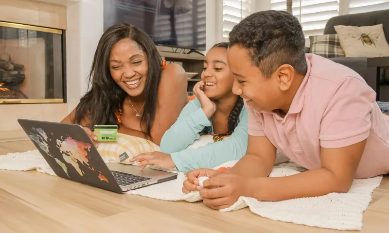 Economize com o novo R7 Cupons + Cashback: Descontos e dinheiro de volta nas suas compras online
