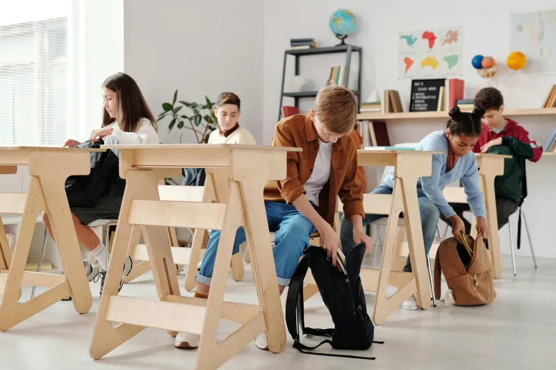 Volta às aulas com cupons e cashback: Economize em material escolar e mais